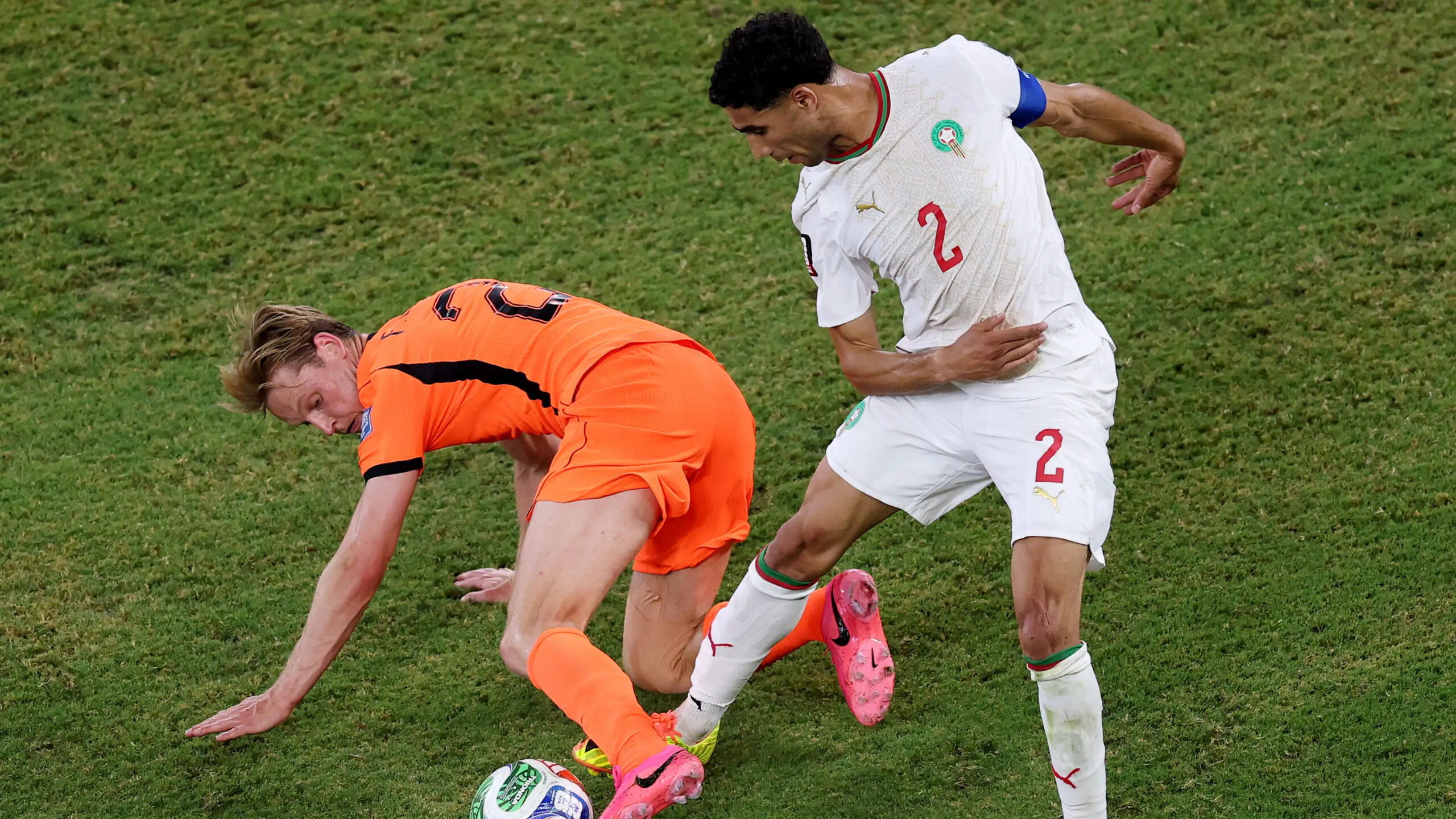 Barcelona Berang! Frenkie de Jong Terancam Absen Panjang Akibat Cedera Ligamen Lutut