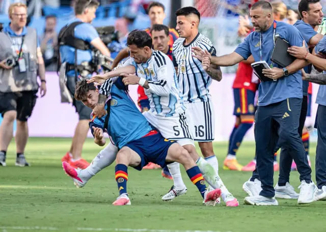 Buntut Kericuhan Final Piala Dunia, FIFA Resmi Investigasi Tiga Pemain Argentina