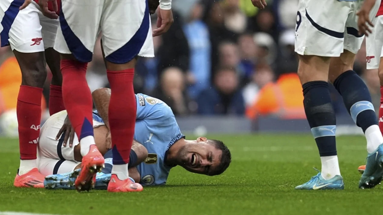 Pusing Pep Guardiola: Rodri Jalani Operasi Punggung, James Trafford Nego ke Leeds
