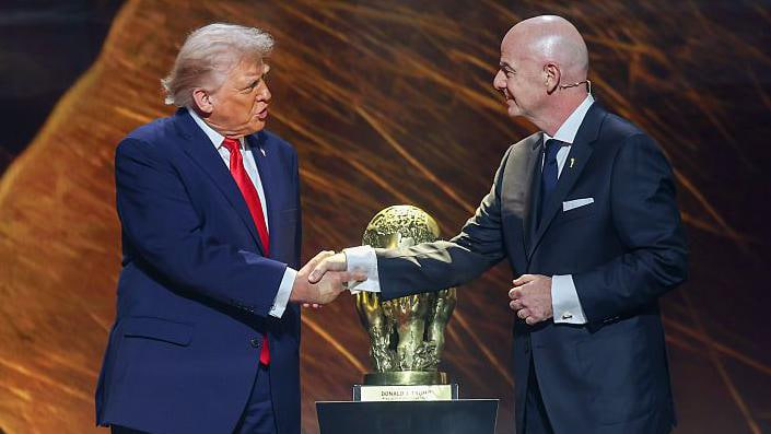 Donald Trump Bela Giannis Infantino dari Tekanan Lengser Presiden FIFA