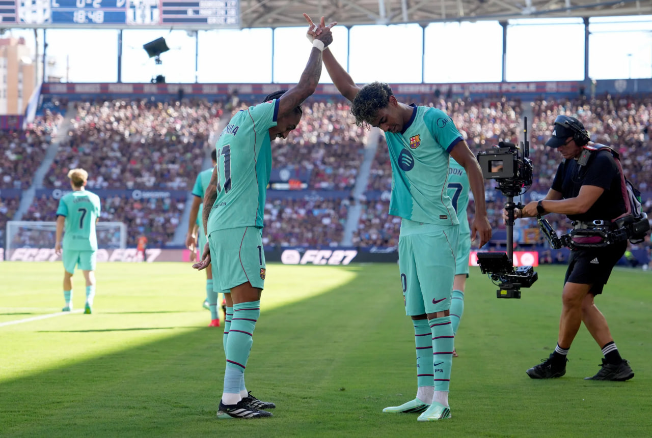 Barcelona Nyaris Kena Susul Levante, Hansi Flick Puji Peran Kunci Karim Adeyemi